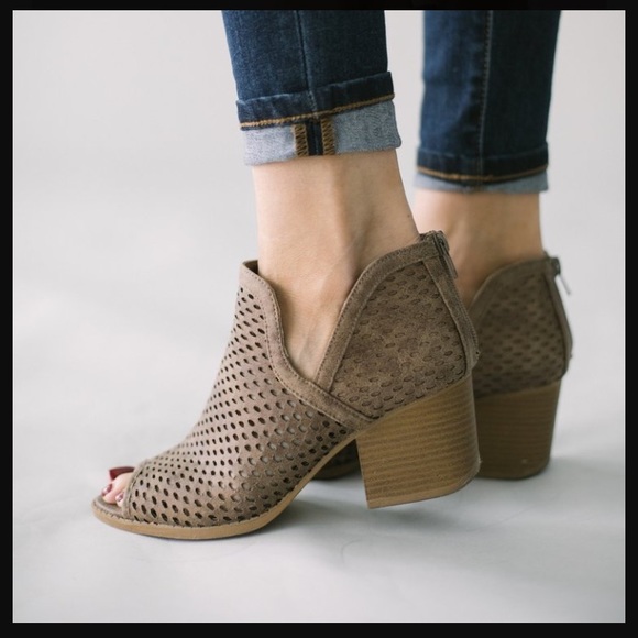 qupid perforated booties